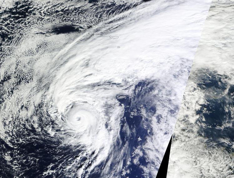 L'uragano Alex il 14 gennaio scorso al largo dell'oceano Atlantico. (Immagine dal sito della Nasa)  - NASA Goddard MODIS Rapid Response