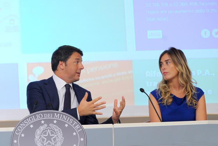 Il presidente del Consiglio Matteo Renzi e il ministro Boschi (FOTOGRAMMA) - (FOTOGRAMMA)