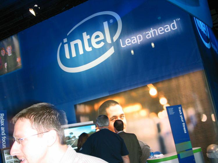 Intel: archivia 2015 con utili netti per 11,4 mld di dollari