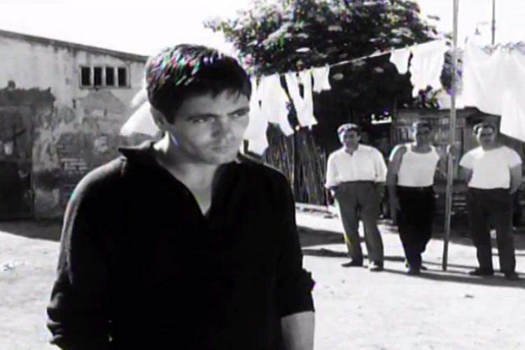 Franco Citti  interpreta 'Accattone' nell'omonimo film. In basso con Ninetto Davoli e Pier Paolo Pasolini  e al funerale di quest'ultimo (Fotogramma)