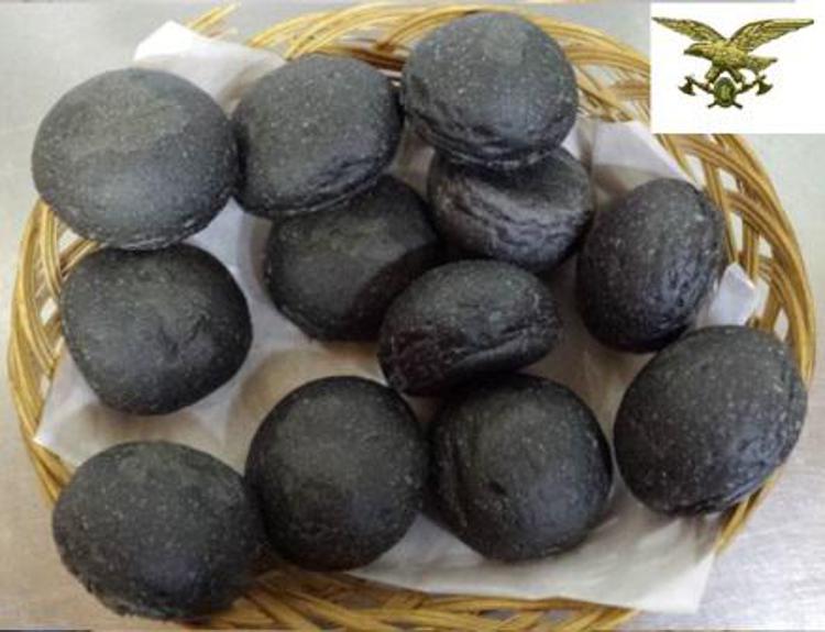 Additivi chimici in pane e focacce al carbone: denunciati 12 panificatori