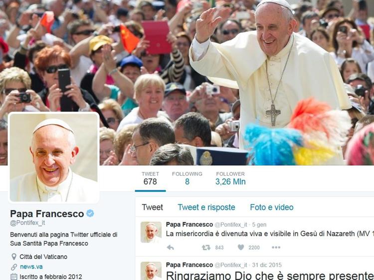 Spopolano i 'cinguettii' di Papa Francesco, superati i 26 milioni di follower