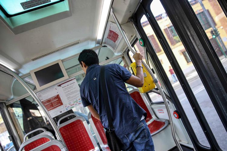 Roma: Alfonsi, riattivare trasporto pubblico con bus elettrici in centro storico