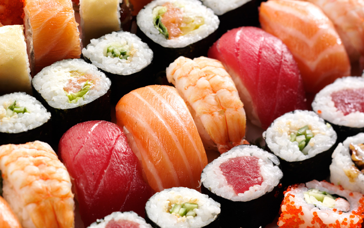 Dal sushi al pesto vegano, a 7 donne su 10 piace sperimentare: ecco il menu per l'8 marzo