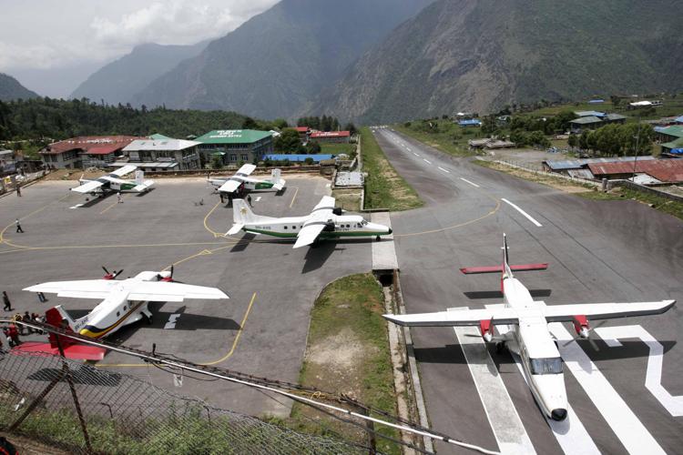 L'aeroporto nepalese di Lukla (Afp)