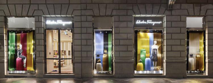 Vetrine boutique Salvatore Ferragamo durante Milano Moda Donna