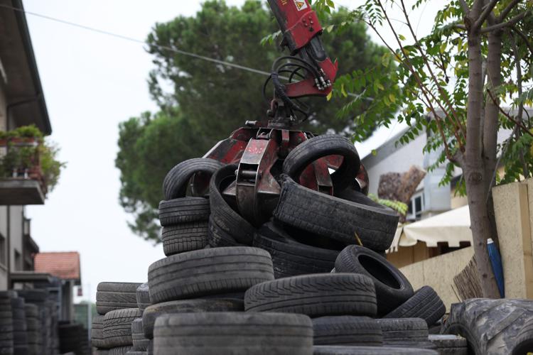 Rifiuti: raccolta pneumatici fuori uso, 60mila tonnellate dalle vendite in nero