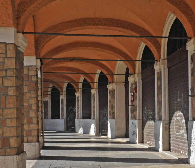 I portici su Piazza Sempione a Roma (Fotogramma)