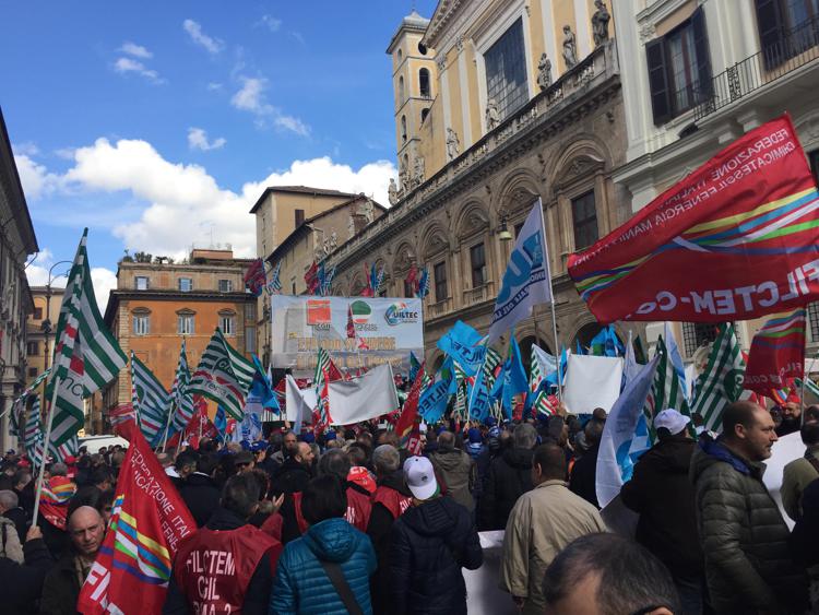Manifestazione lavoratori Eni a Roma (Adnkronos)