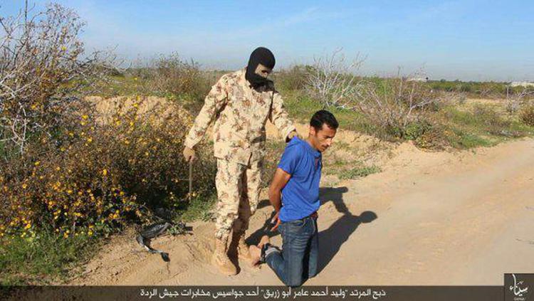 Islamic State militants behead two 'Egyptian army spies'
