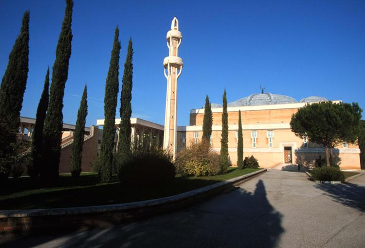 Pope to visit Rome's mosque during Jubilee, Muslims hope