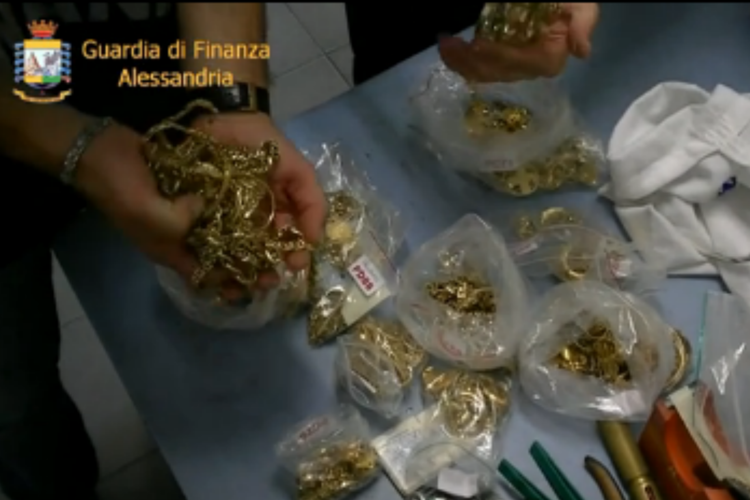 Alessandria: vende gioielli in nero, orafo occulta oltre 2 mln