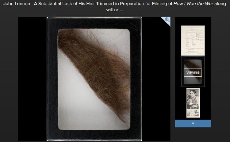 La ciocca di capelli di John Lennon (foto dal sito della casa d'aste Heritage)