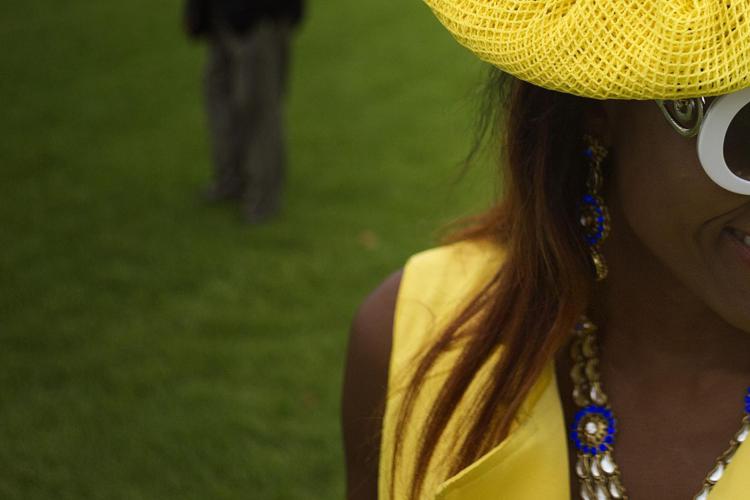 Una bella signora con il cappello giallo, immagine di repertorio (Afp)