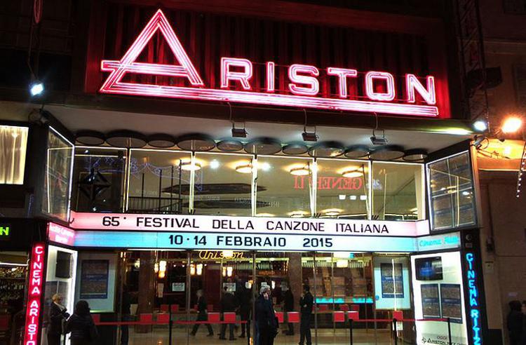 L'ingresso del Teatro Ariston durante il Festival di Sanremo 2015