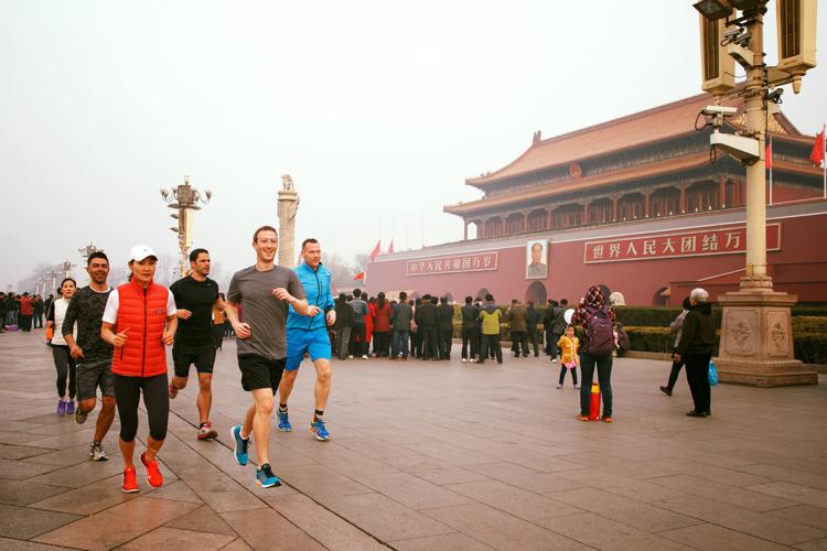 Mark Zuckerberg in corsa a Pechino