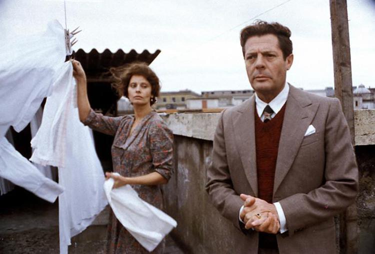 Una scena del film 'Una giornata particolare', di Ettore Scola, che verrà proiettato   nella sua versione restaurata