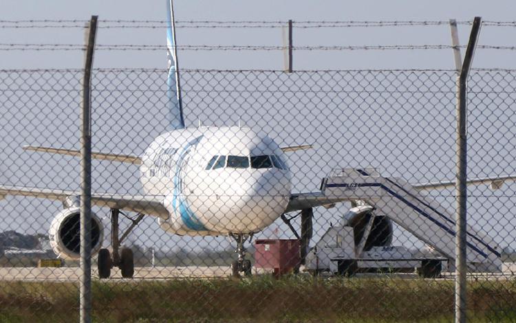 L'Airbus A-320 della Egyptair protagonista ieri di un dirottamento (Afp)