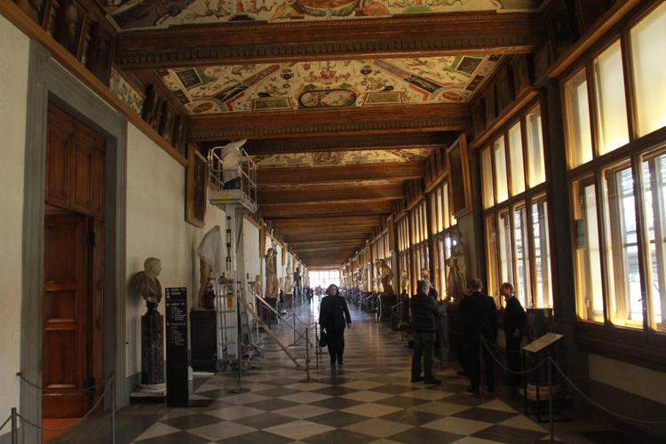 Il corridoio del museo degli Uffizi a Firenze, immagine di repertorio (Fotogramma)