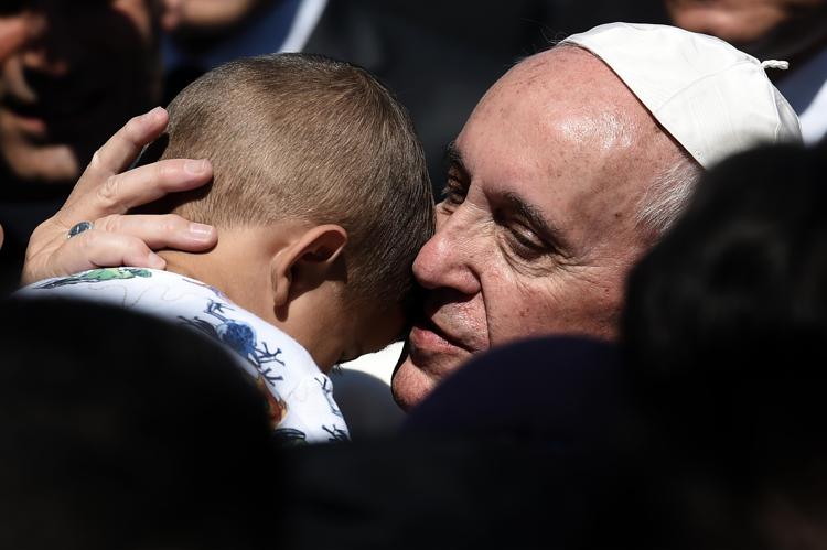 Papa Francesco a Lesbo (AFP PHOTO)