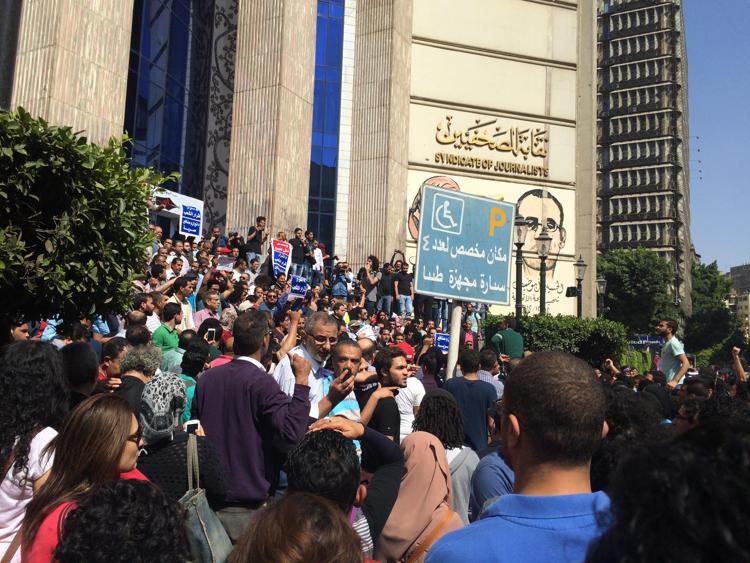 Egitto, in stato di fermo il presidente del sindacato dei giornalisti