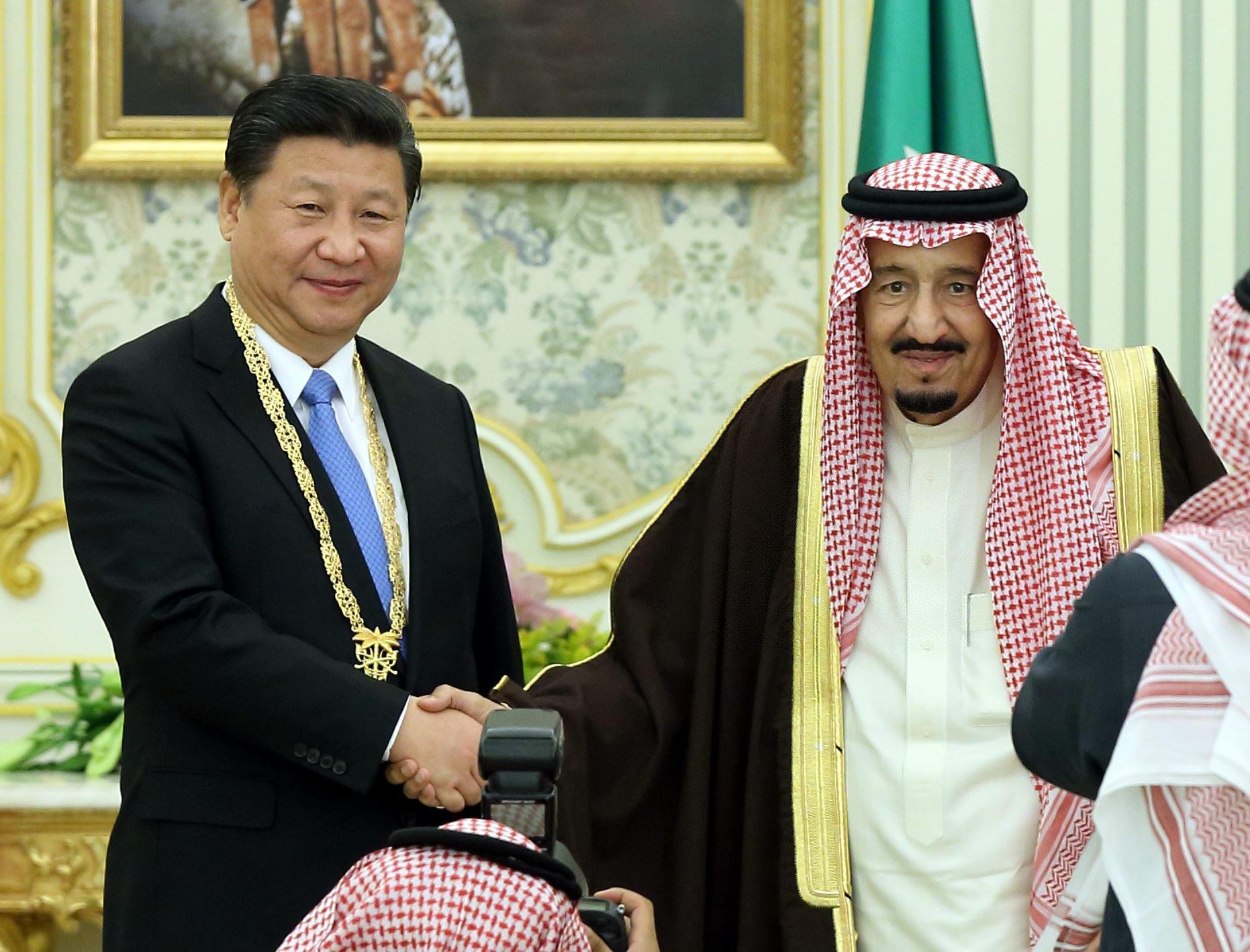Il re saudita Salman bin Abdulaziz Al Saud e il presidente cinese Xi Jinping 