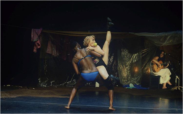 La compagnia della coreografa catalana Sol Picò  in scena a Firenze a Fabbrica Europa - (foto di David Ruano)