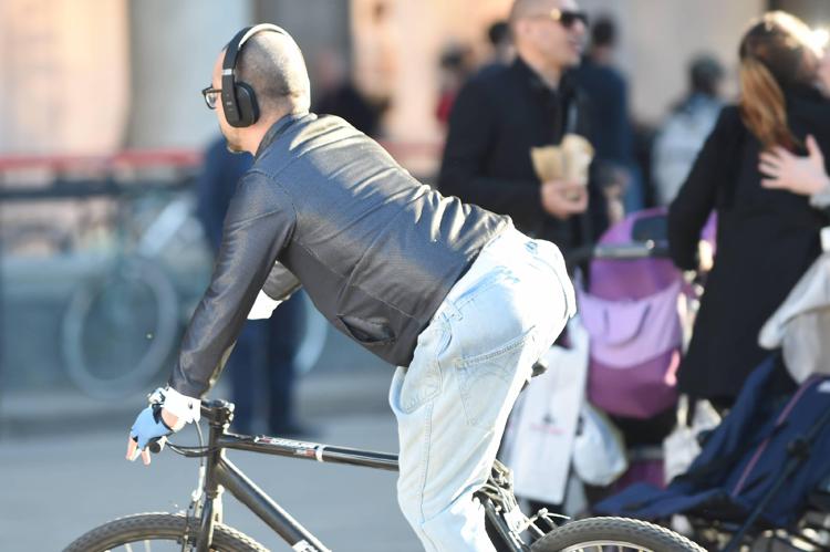 Codice della strada, spunta emendamento al Senato per il casco in bici -  Adnkronos.com