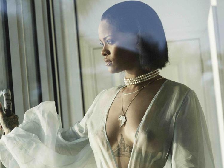 Un'immagine del video di 'Needed me' di Rihanna 