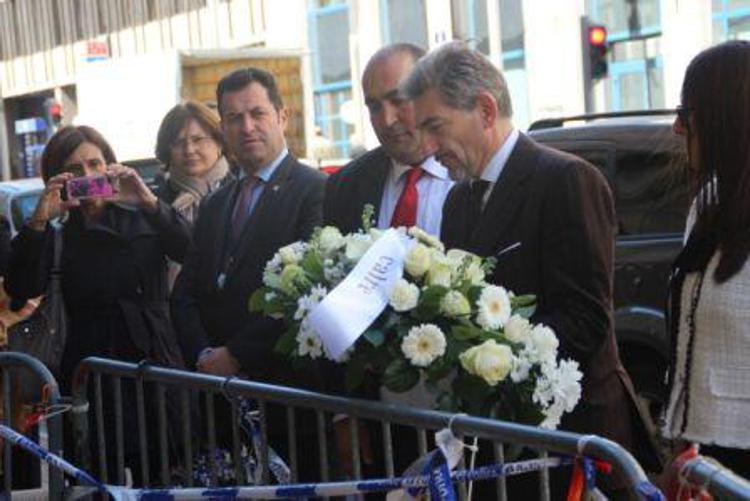 Belgio, Raffaele Cattaneo depone fiori su luogo attentato