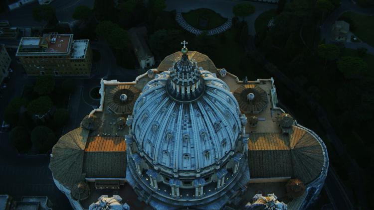 Una ripresa dall'alto della cupola di San Pietro