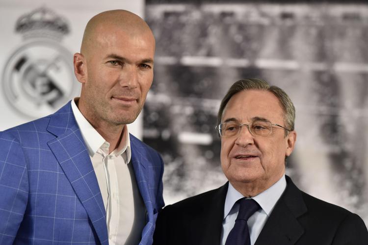 Il tecnico del Real Madrid Zinedine Zidane e il presidente Florentino Perez  (Foto Afp) - AFP