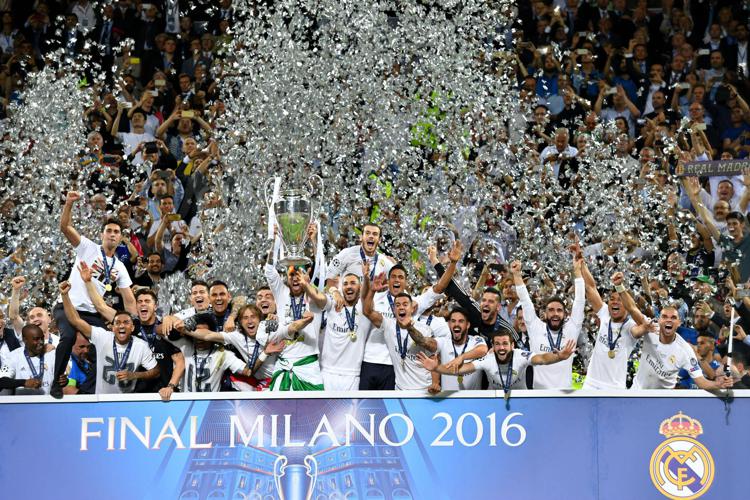 Il Real Madrid festeggia la vittoria della Champions (Foto Afp)