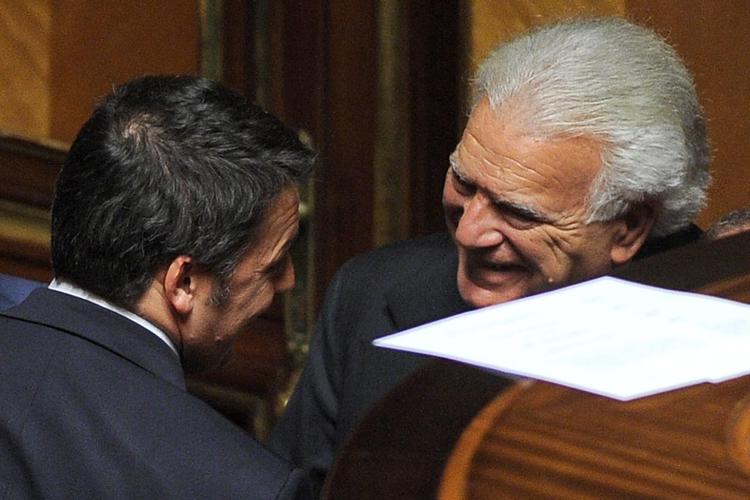 Il presidente del Consiglio Renzi e Denis Verdini (FOTOGRAMMA) - (FOTOGRAMMA)