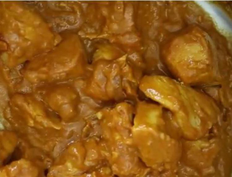Cliente allergico muore per pollo al curry, ristoratore condannato a 6 anni