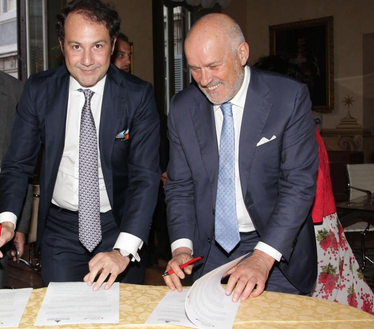 Danilo Iervolino e Guido Carella al  momento della firma 