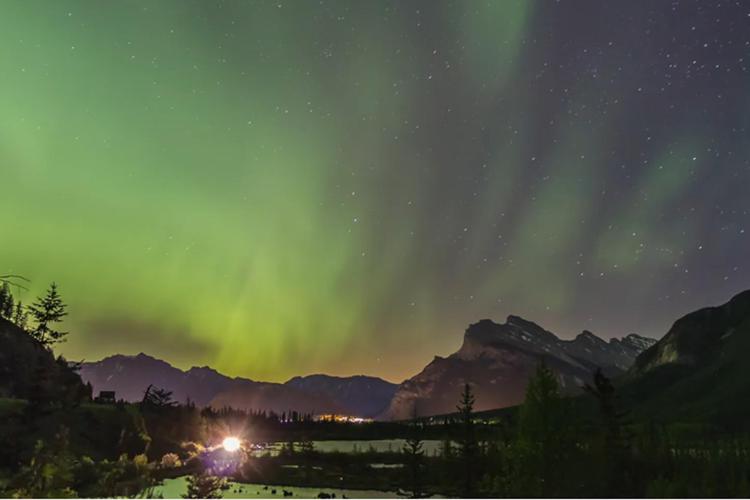 Tempesta solare e atmosfera terreste, il magnifico spettacolo delle aurore boreali