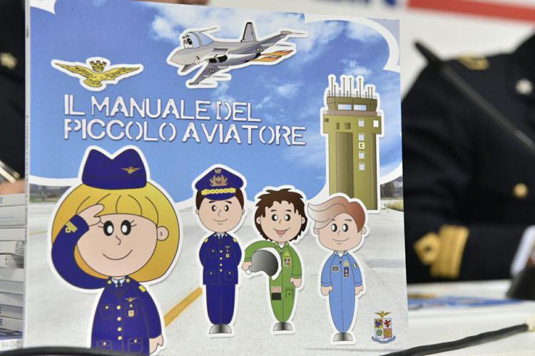 Salone libro, Cristoforetti presenta ai bambini 'Manuale piccolo aviatore''