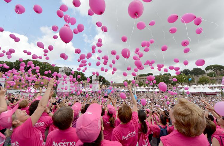 'Race for the Cure', in 63mila di corsa a Roma per la lotta ai tumori al seno /Foto