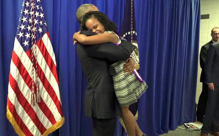 Barack Obama con Mari Copeny (Fermo immagine dal video) 