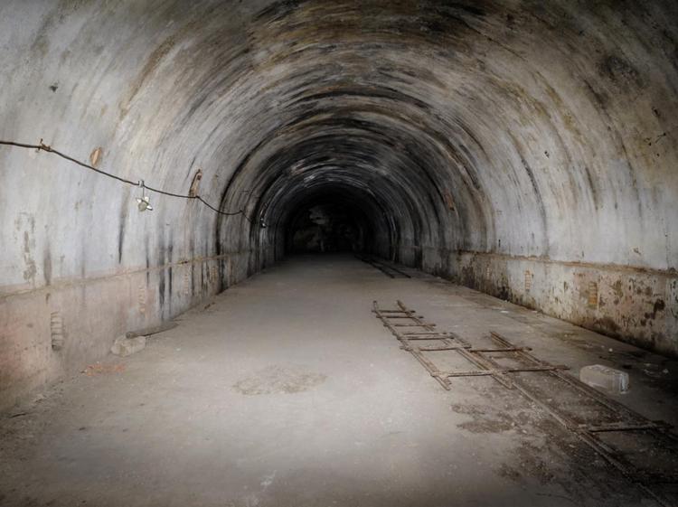 Una delle gallerie del Monte Soratte (foto dal sito bunkersoratte.it)
