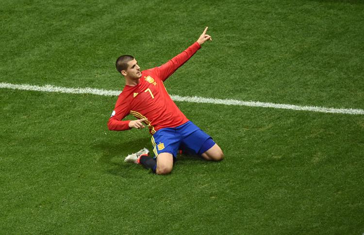 L'attaccante della Spagna Alvaro Morata celebrata il gol dell'1-0 contro la Turchia (Foto Afp) - AFP