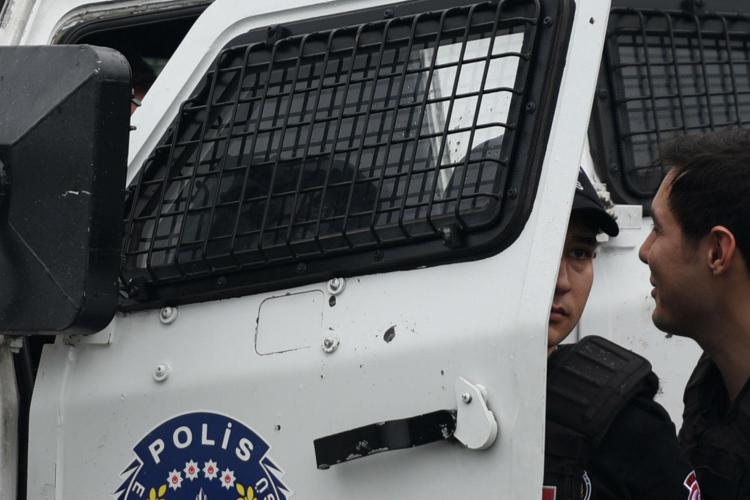 Rocket fired at Istanbul police HQ