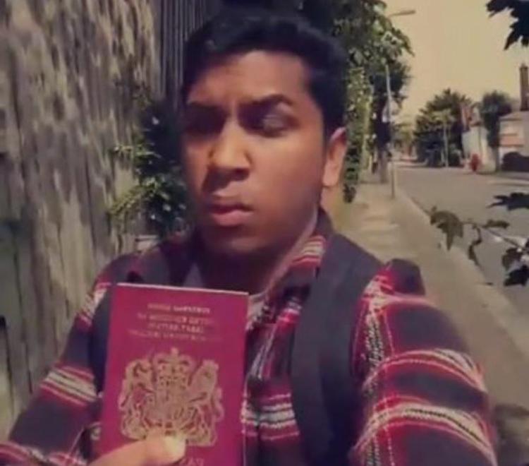 Passaporto talismano contro i razzisti, ironia british dopo Brexit /Video