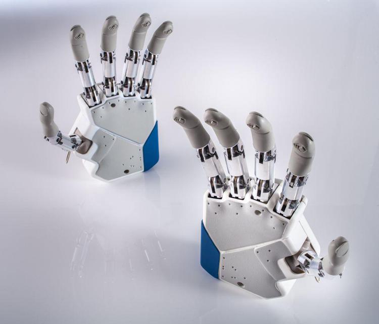 Protesi mano robot - Istituto di BioRobotica della Scuola Superiore Sant’Anna