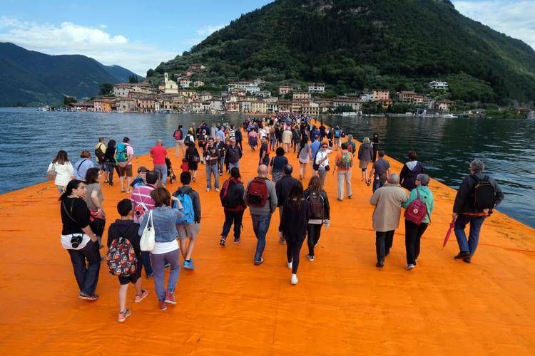 La passerella di Christo sul Lago di Iseo (Fotogramma) - FOTOGRAMMA