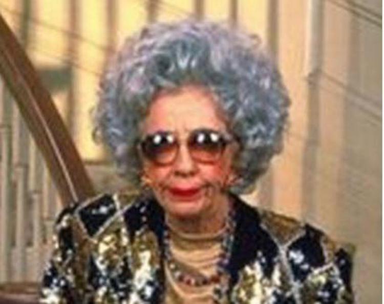 Nella foto Ann Morgan Guilbert nei panni di Zia Yetta (Fermo immagine da una puntata de 'La Tata')