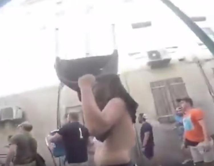 Hooligans 2.0, tifosi russi registrano scontri con action cam /Video