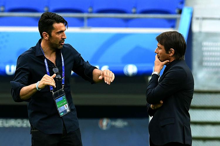 Gianluigi Buffon e Antonio Conte (Foto Afp) - AFP