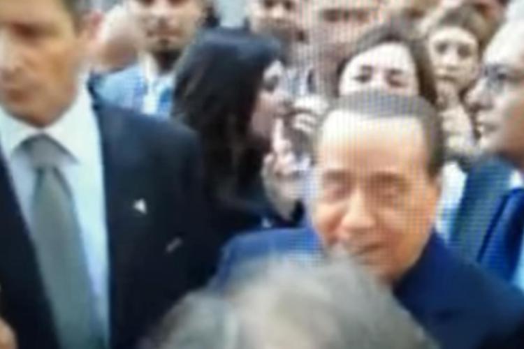 Berlusconi: ''Dare il Milan ai cinesi? Sono comunisti e mangiavano i bambini'' /Video